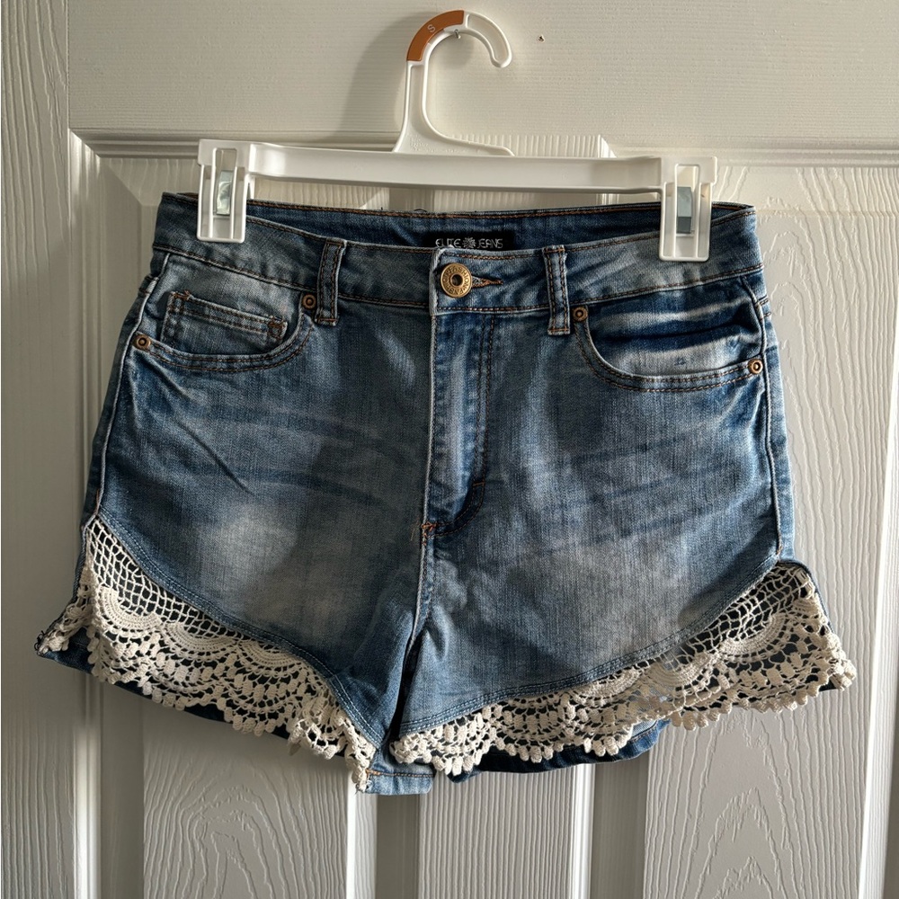 Denim shorts with crochet design